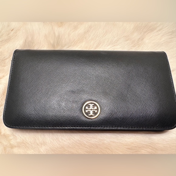 Tory Burch Handbags - Tory Burch Robinson Continental Long Wallet Zip Around